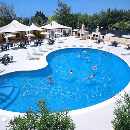 Quartu SantʼElena Hotel Califfo מראה חיצוני תמונה