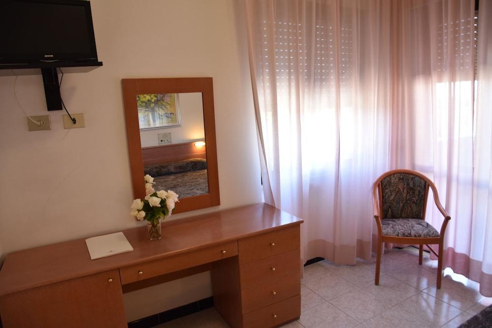 Quartu SantʼElena Hotel Califfo מראה חיצוני תמונה