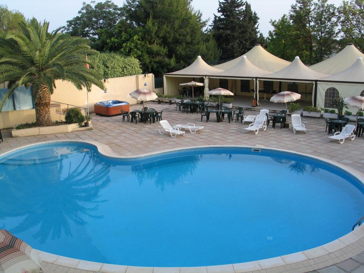 Quartu SantʼElena Hotel Califfo מראה חיצוני תמונה