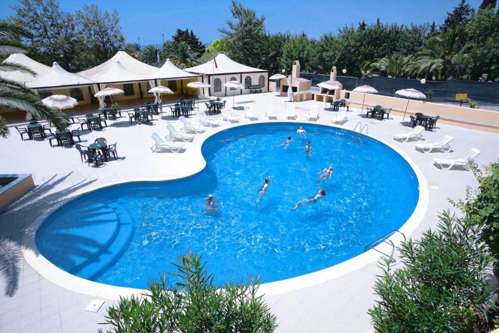 Quartu SantʼElena Hotel Califfo מראה חיצוני תמונה