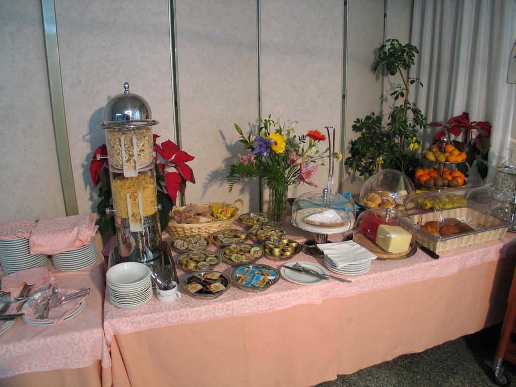 Quartu SantʼElena Hotel Califfo מראה חיצוני תמונה