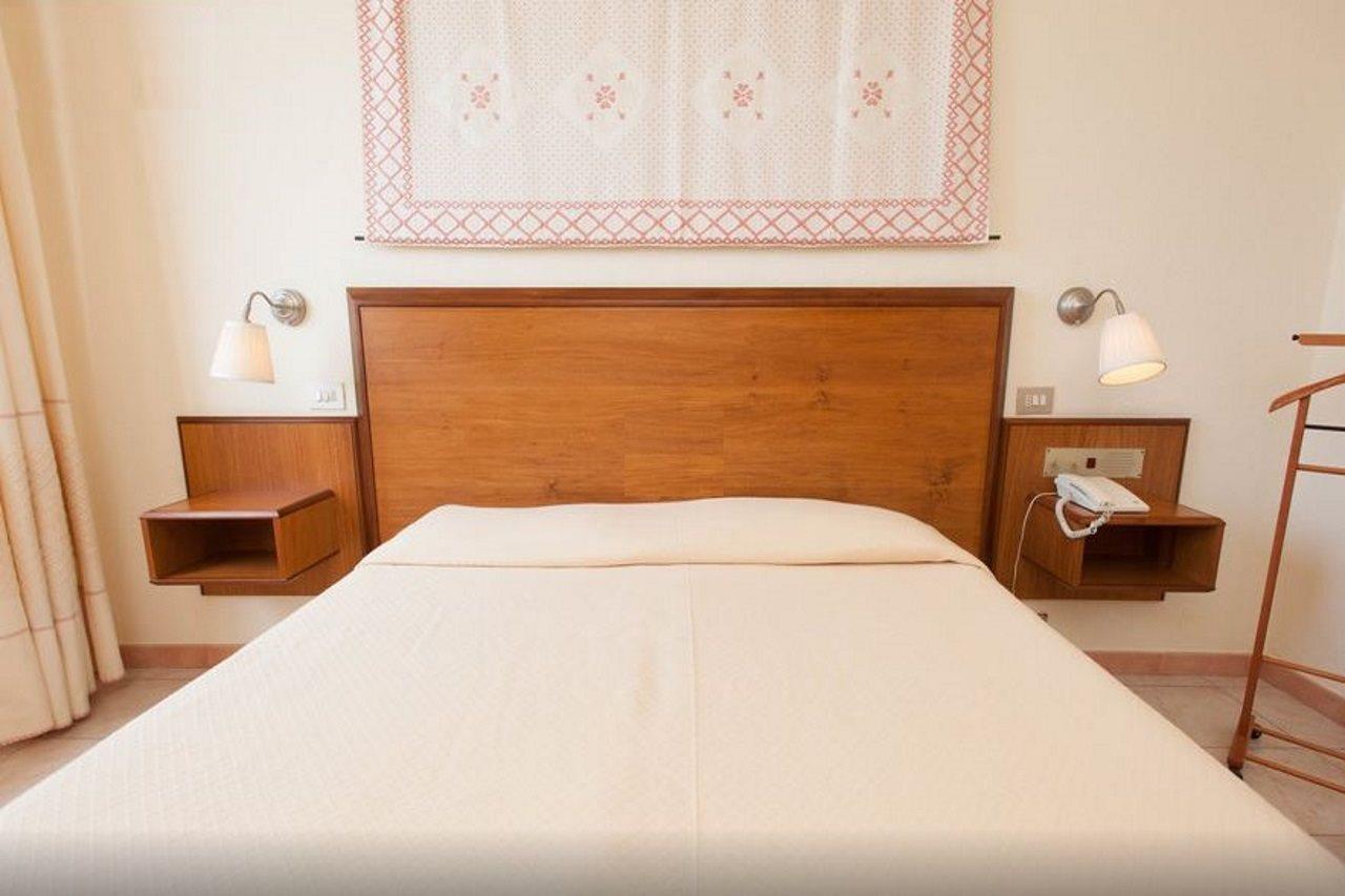 Quartu SantʼElena Hotel Califfo מראה חיצוני תמונה