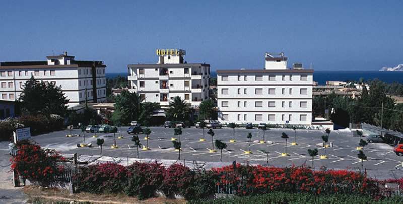 Quartu SantʼElena Hotel Califfo מראה חיצוני תמונה