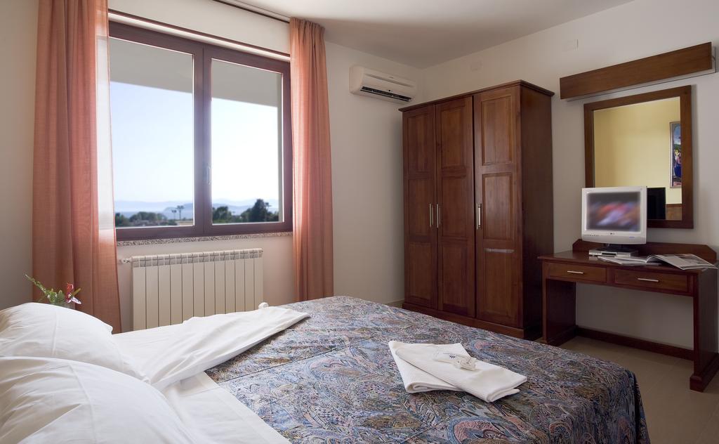 Quartu SantʼElena Hotel Califfo מראה חיצוני תמונה