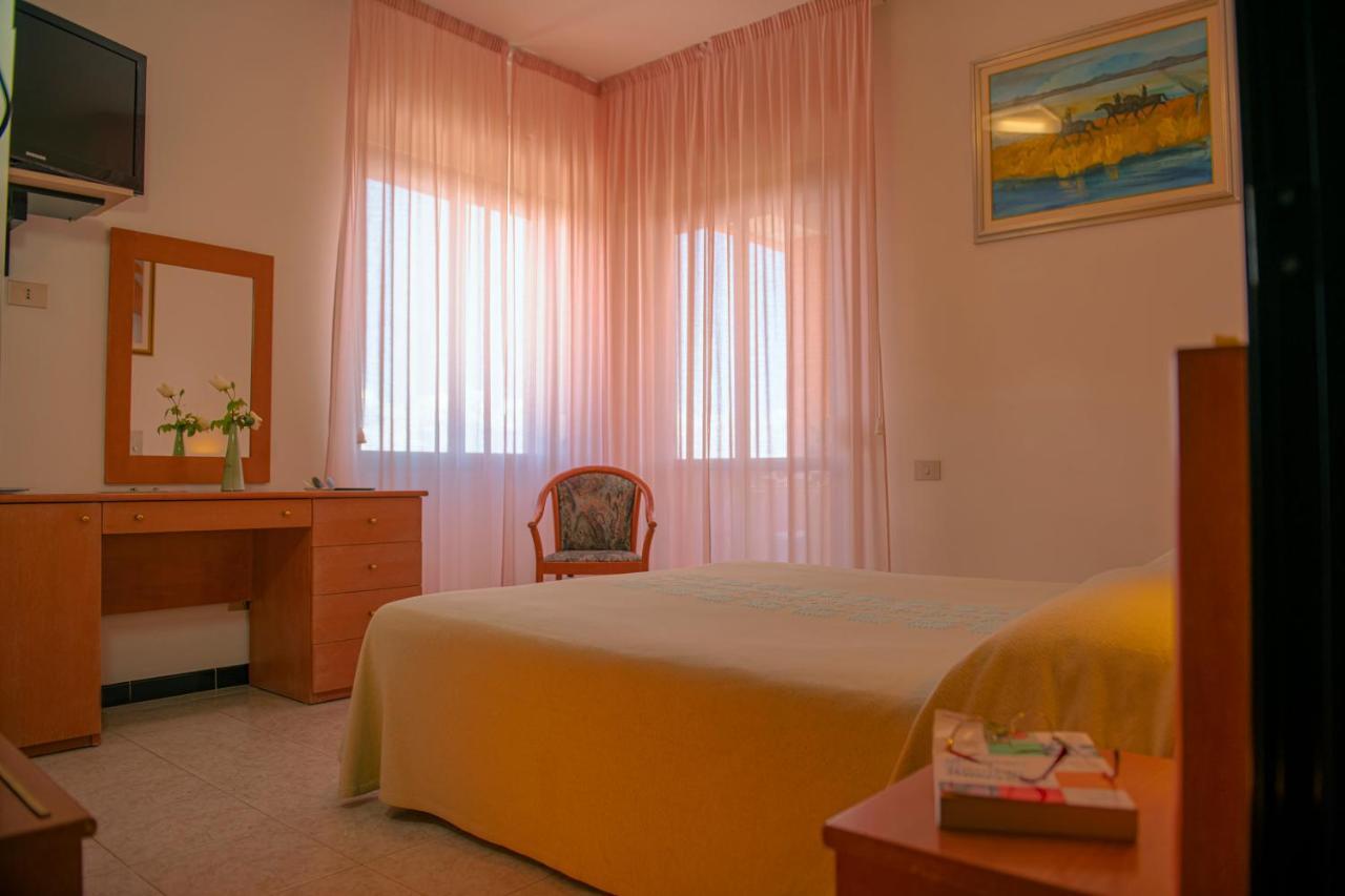 Quartu SantʼElena Hotel Califfo מראה חיצוני תמונה