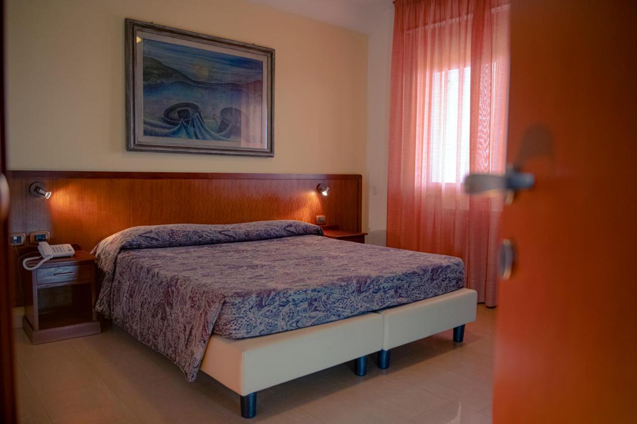 Quartu SantʼElena Hotel Califfo מראה חיצוני תמונה