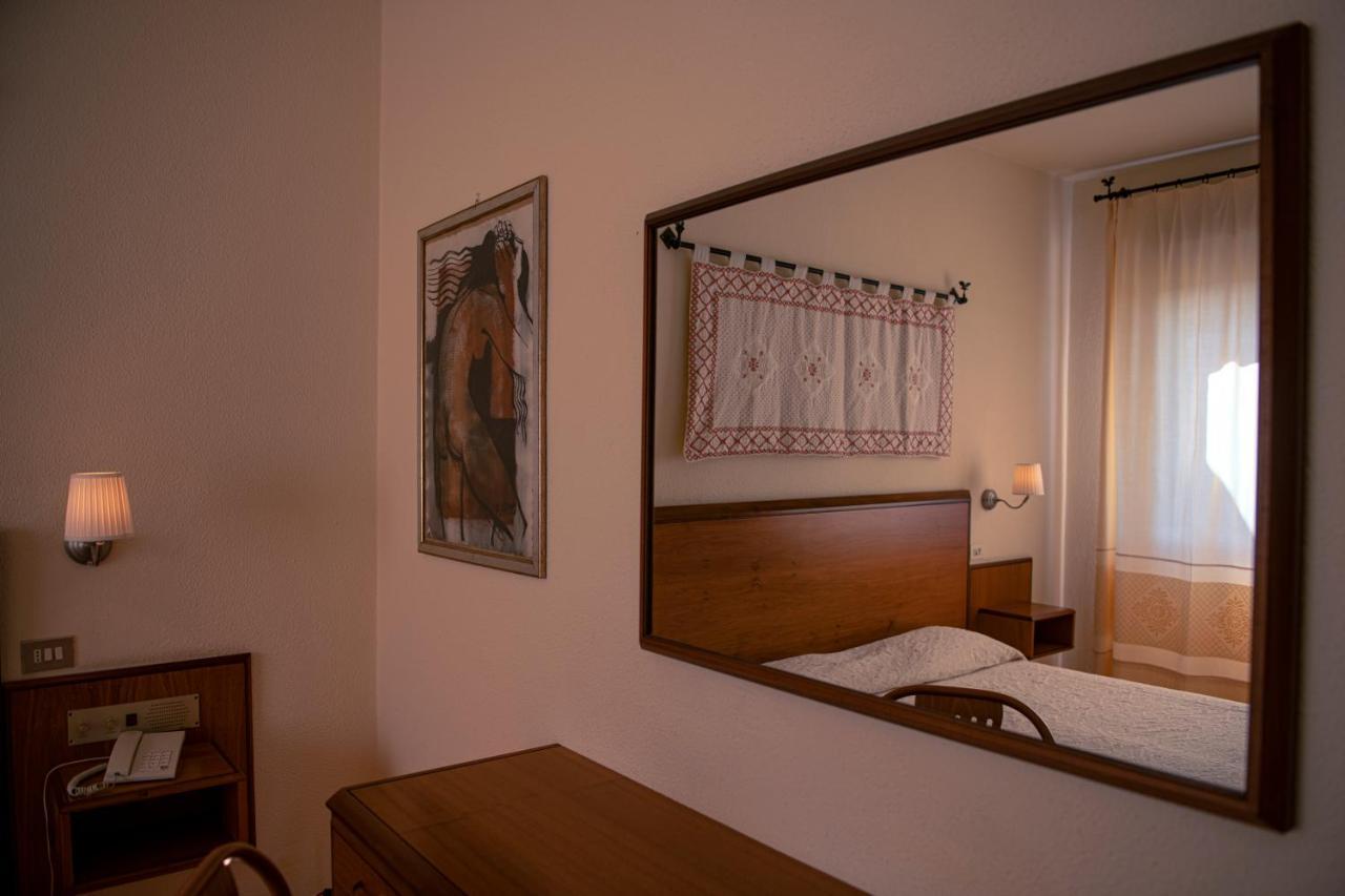 Quartu SantʼElena Hotel Califfo מראה חיצוני תמונה