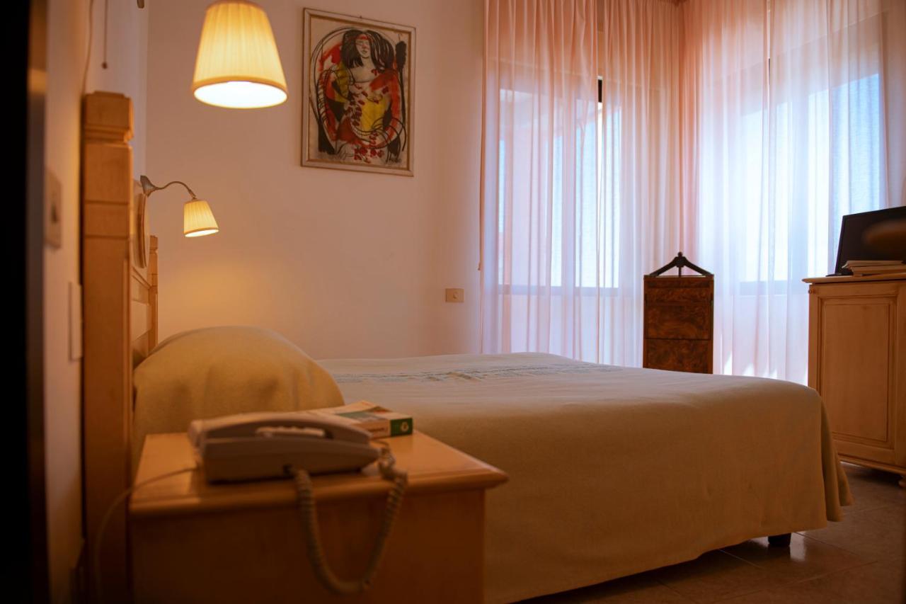 Quartu SantʼElena Hotel Califfo מראה חיצוני תמונה