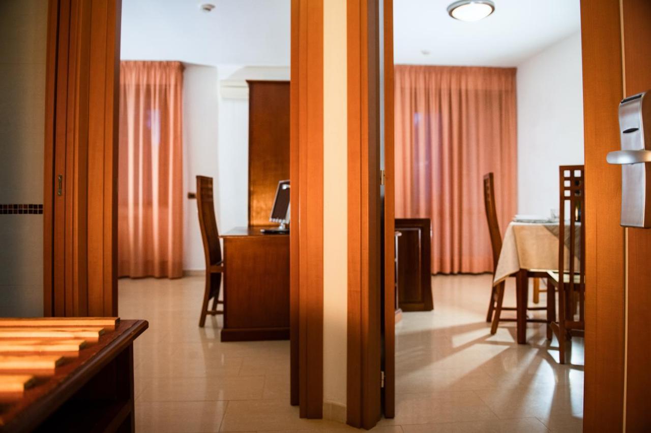 Quartu SantʼElena Hotel Califfo מראה חיצוני תמונה