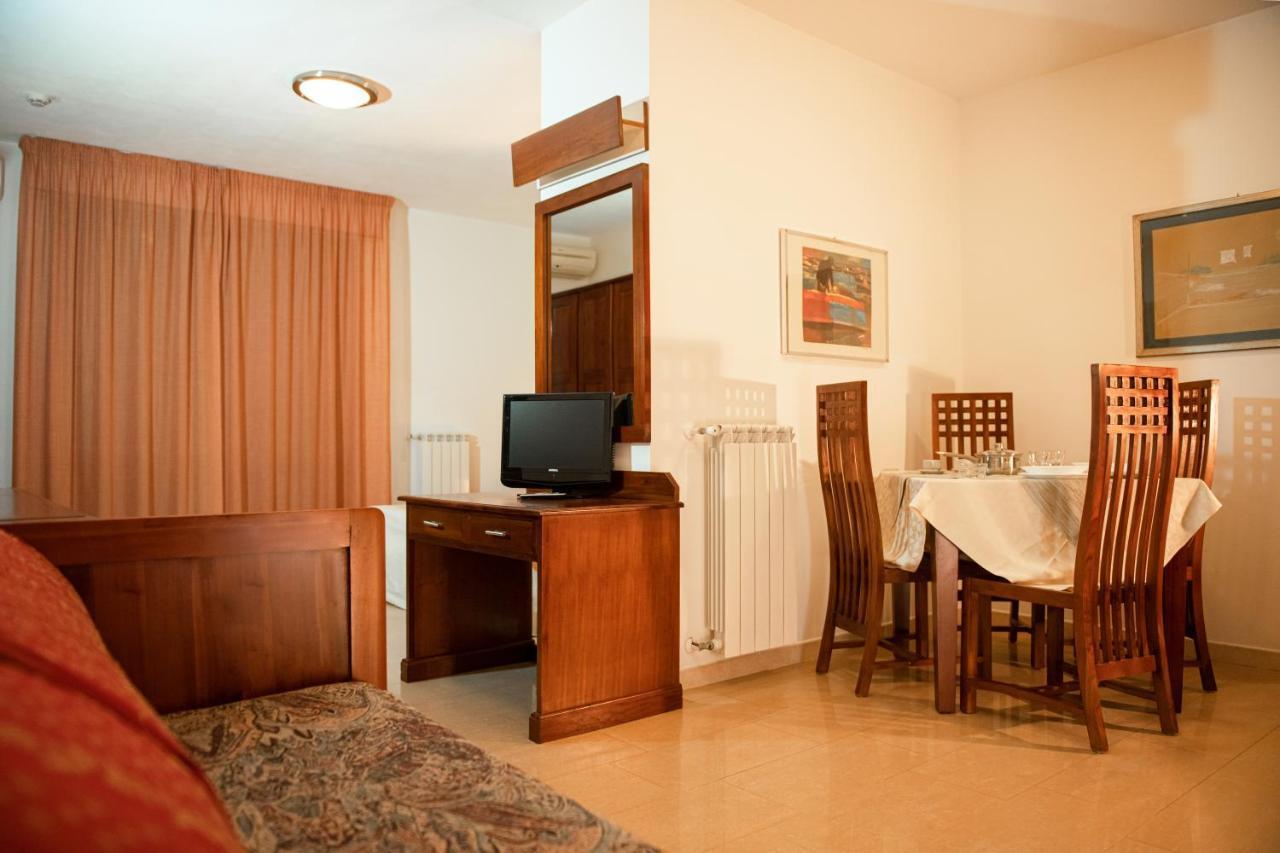 Quartu SantʼElena Hotel Califfo מראה חיצוני תמונה